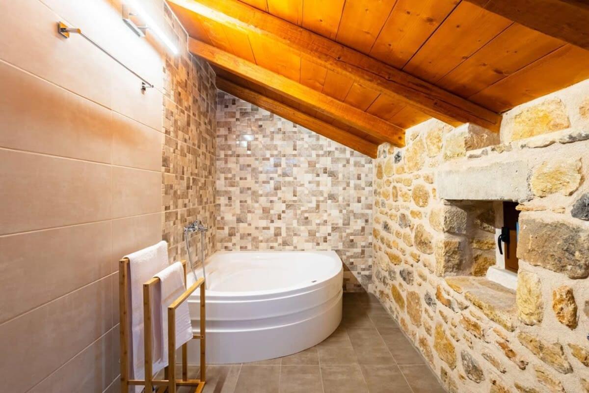 Mantineia Stone Villa-an Ethereal Getaway Megali Mantineia