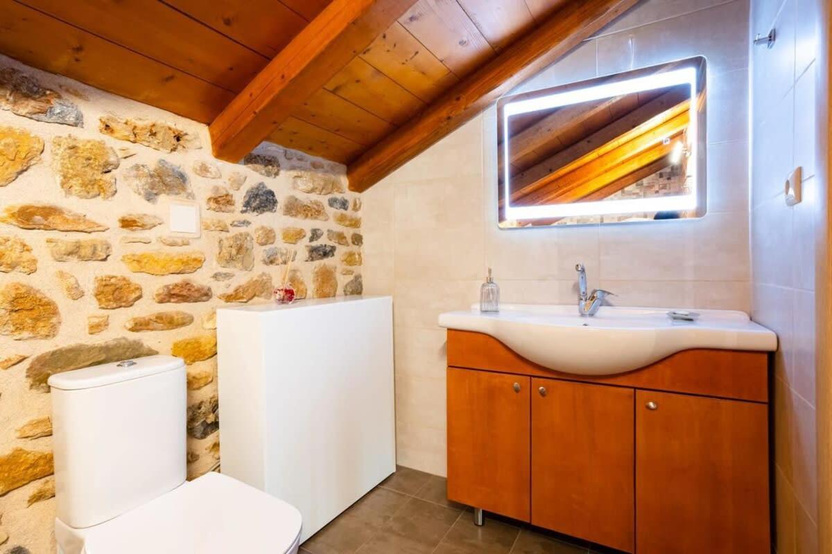 Mantineia Stone Villa-an Ethereal Getaway Holiday home *