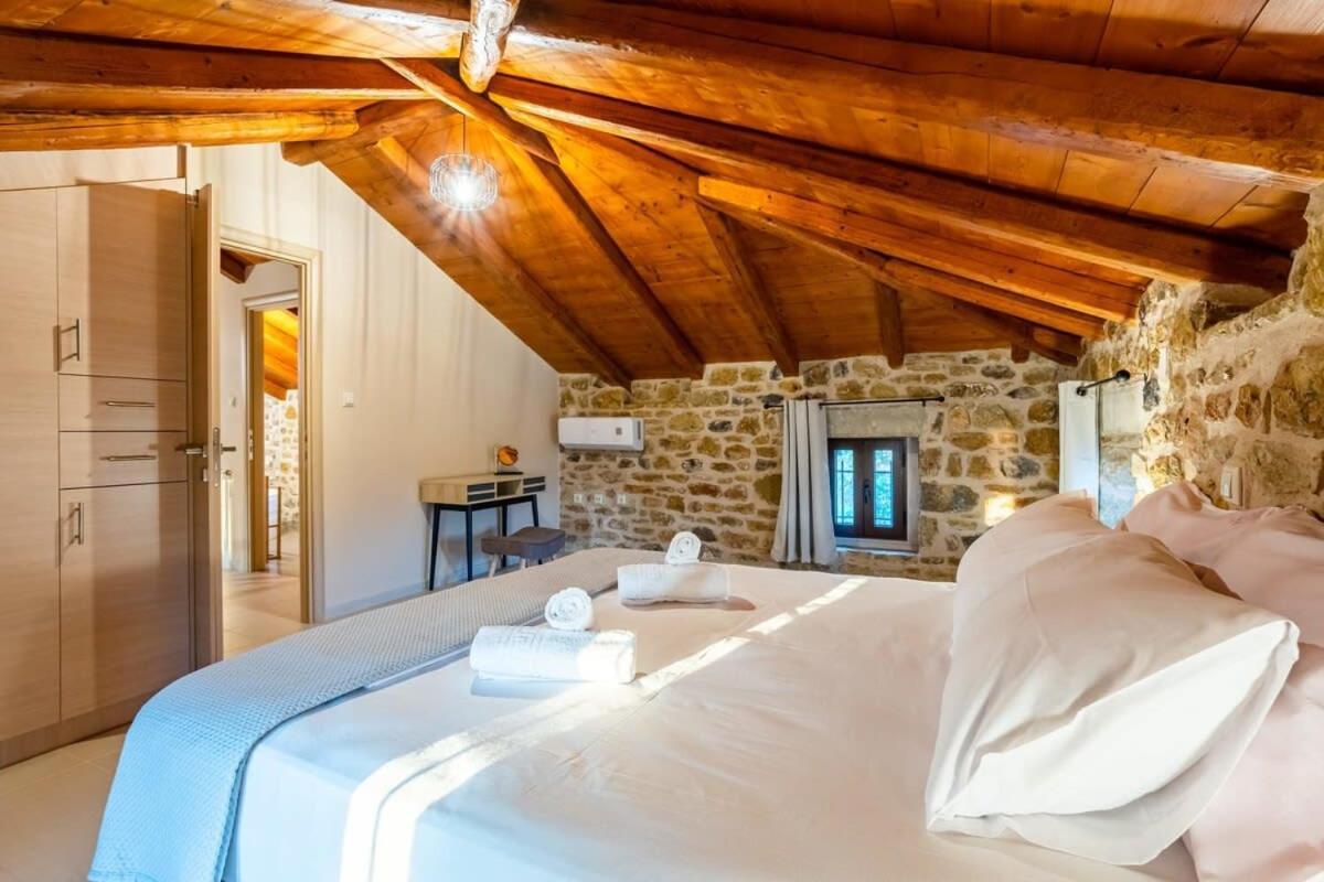 Mantineia Stone Villa-an Ethereal Getaway Holiday home Megali Mantineia