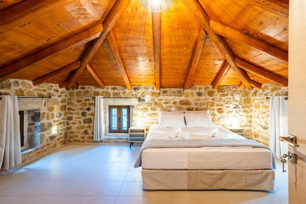 Mantineia Stone Villa-an Ethereal Getaway *