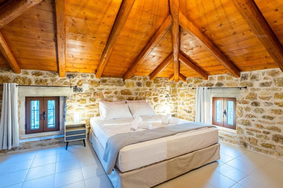 Mantineia Stone Villa-an Ethereal Getaway Holiday home *