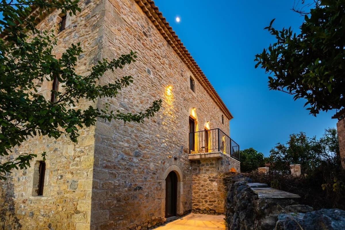 Mantineia Stone Villa-an Ethereal Getaway