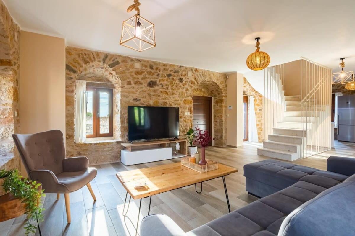 Mantineia Stone Villa-an Ethereal Getaway Megali Mantineia